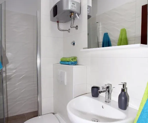 Madona アパート パグ