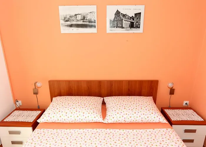 Madona アパート パグ