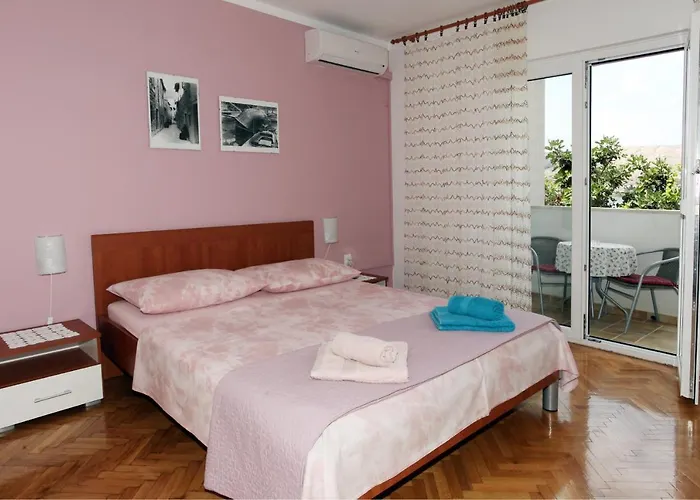 アパート Madona パグ